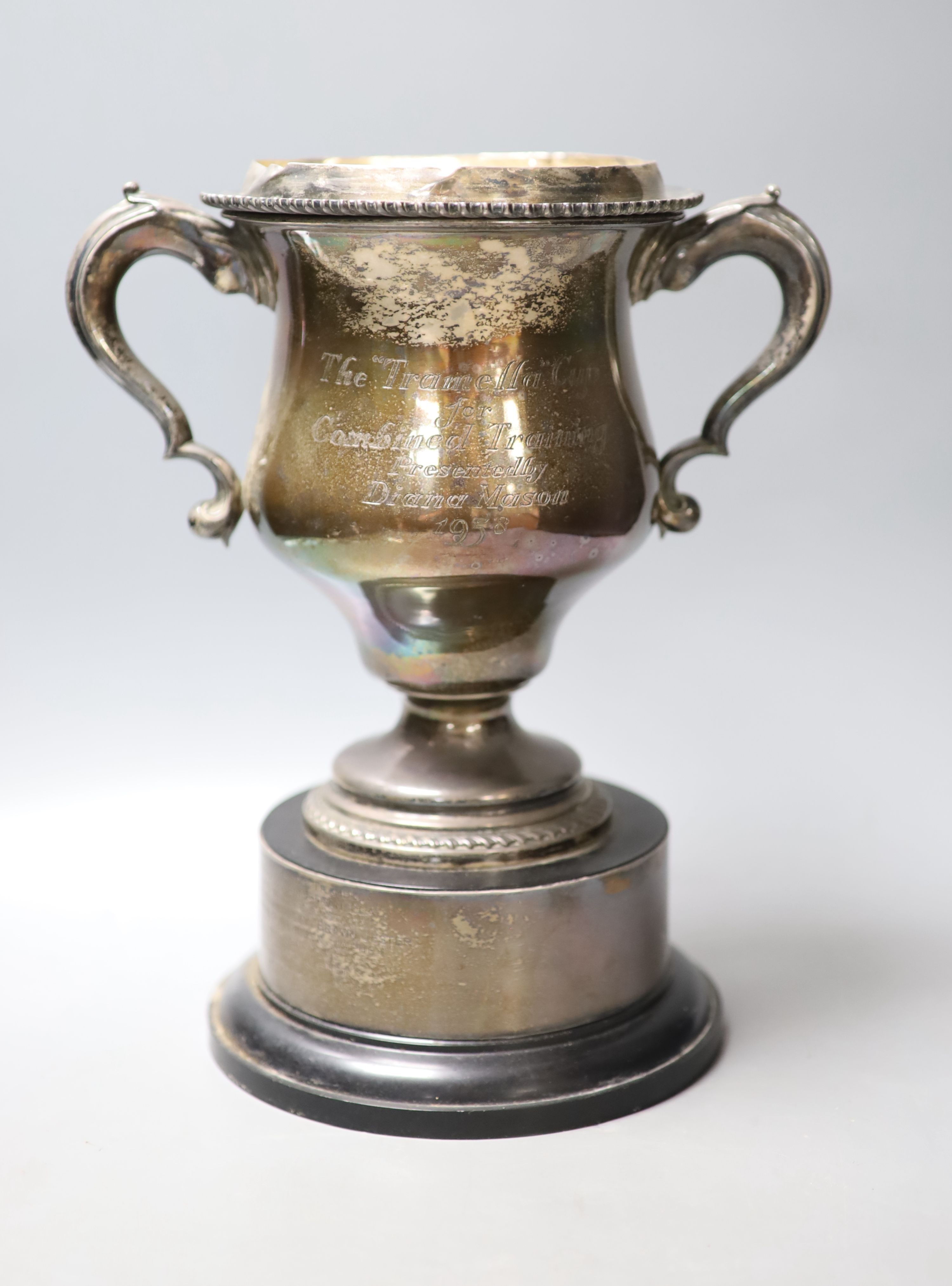 An Edwardian silver two handle presentation trophy cup and cover(a.f.) with later engraved inscription, Martin, Hall & Co, Sheffield, 1909, fixed to wooden socle, cup and cover height 30.4cm, cover 10.5oz.